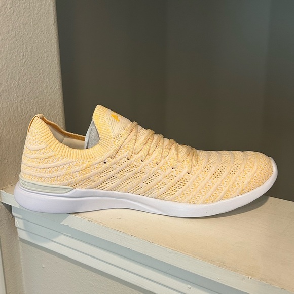 APL Men\'s Athletic Shoes in Yellow and White main image 7